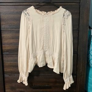 Super cute light flowy feeling long sleeved shirt.